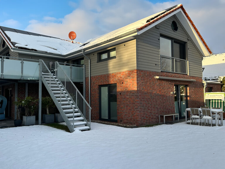 Starkes Haus am Meer Hausansicht Winter